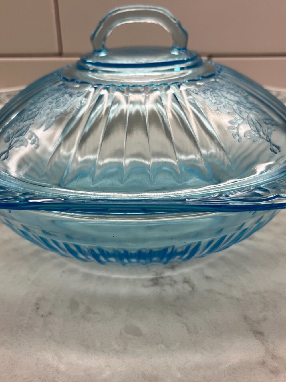 Anchor Hocking 1930’s Mayfair “Open Rose” Ice Blue ROUND COVERED VEGETABLE BOWL